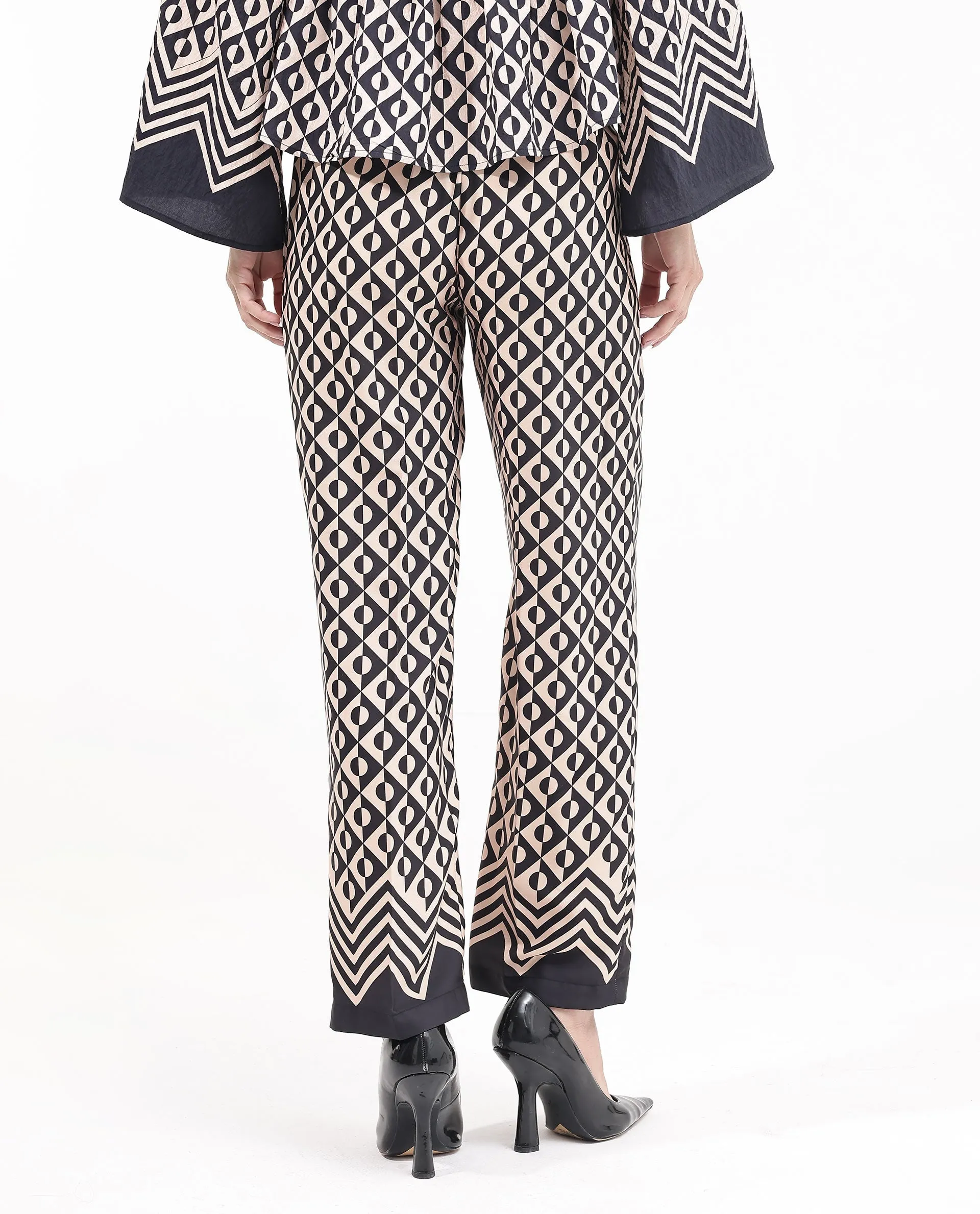 Rareism Women Urapan Black Straight Fit Geometric Print Ankle Length Trouser