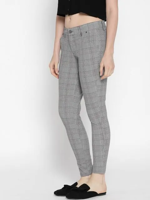 Women checked Cropped Trousers